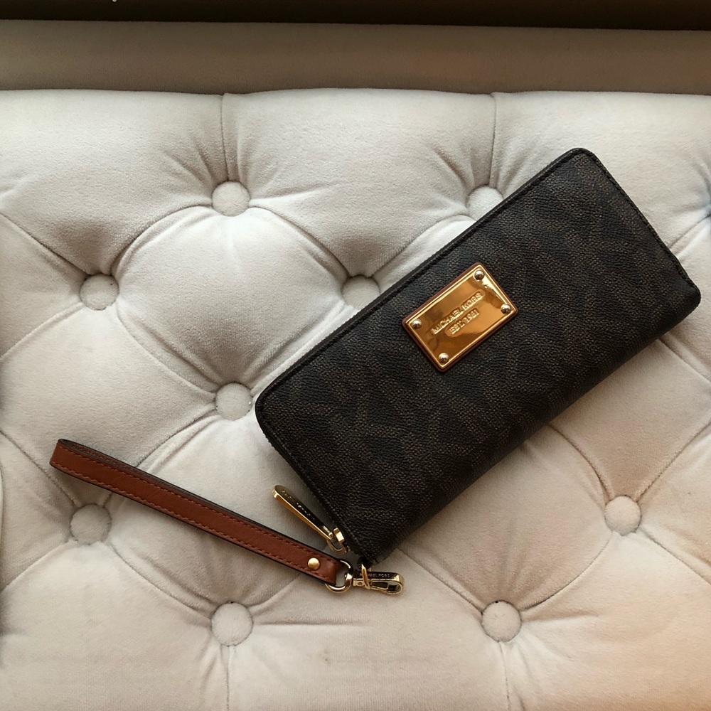 Michael kors long wristlet wallet